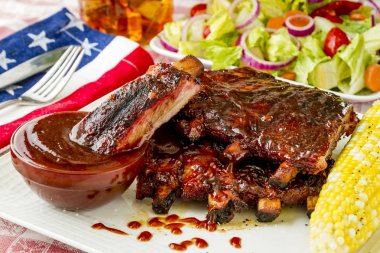 Barbekü raflar soslu pirzola