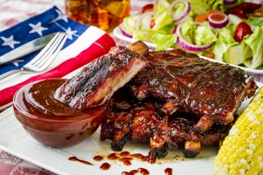 Barbekü raflar soslu pirzola