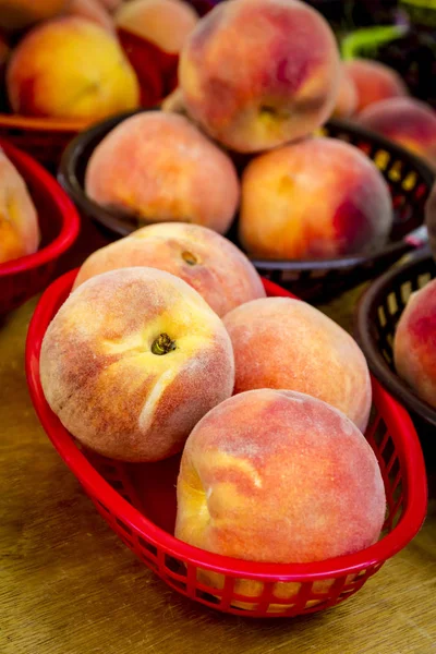 Displays at local farmers market — Stock Photo, Image