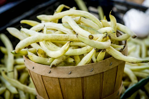 Beeldschermen op lokale boerenmarkt — Stockfoto