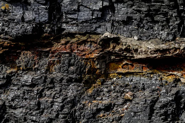 Svart kol i canyon rock — Stockfoto
