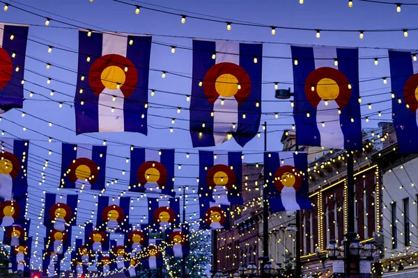 Κολοράντο σημαίες στην πλατεία Larimer Ντένβερ — Φωτογραφία Αρχείου