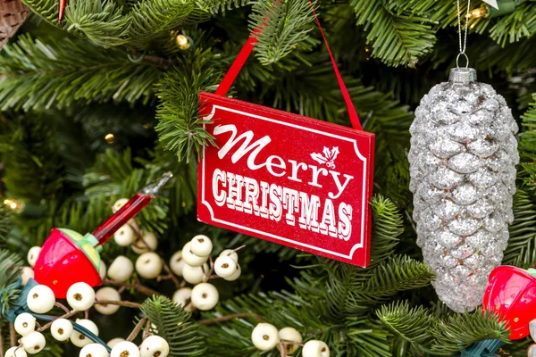 Hanging Christmas ornaments on tree — Stock Photo, Image