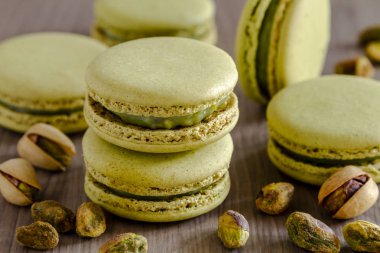 Fırında fıstık aromalı Fransız macarons
