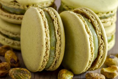 Fırında fıstık aromalı Fransız macarons