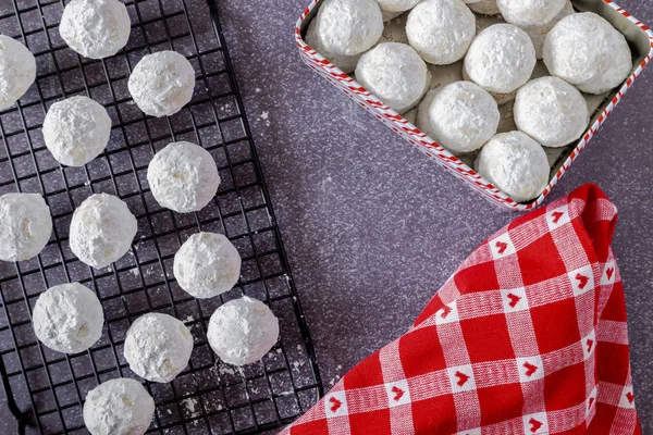 Holiday snowball and mexican wedding cake cookies — Stock Photo, Image