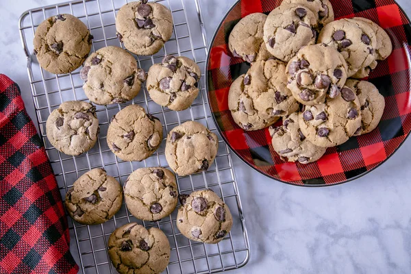 Hausgemachte Double Chocolate Chip Cookies — Stockfoto