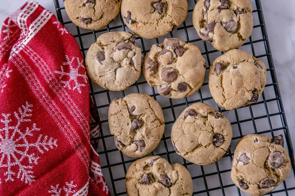 Hjemmelavet dobbelt chokolade chip cookies - Stock-foto