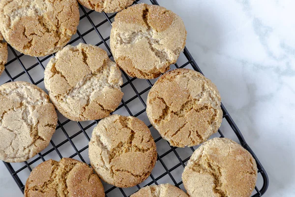 Домашнее печенье Gingerdoodle на праздники — стоковое фото