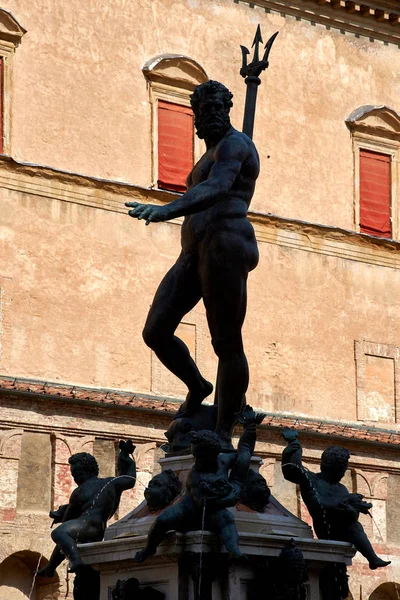 San Petronio Bolonya Heykeli