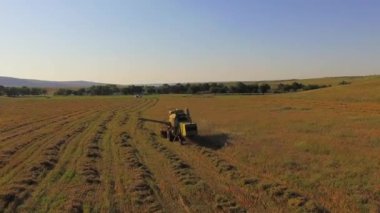 Havadan görünümü. Süre çalışma alanı açık saman bırakmak hasat birleştirmek