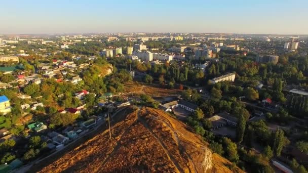 Letecký pohled. Město Simferopol z Scythian Neapole, Krym — Stock video
