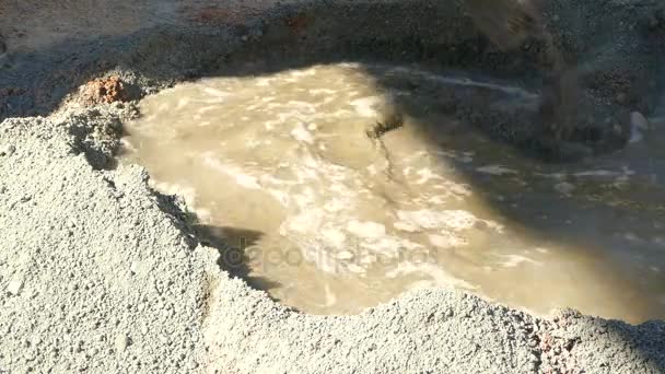 Shovels mix cement with water — Stock Video