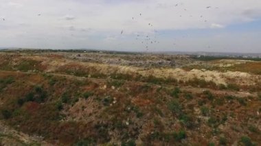 tepe üzerinde şehir dökümü. kuş-göz görüş-.