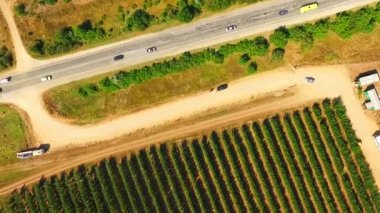 otoyolu yakınında, toprak yol için azaltın
