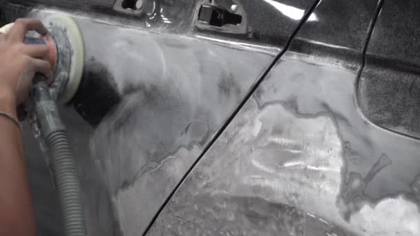 4 k 車ボディ作業自動修復ペイント噴霧中に事故後 — ストック動画