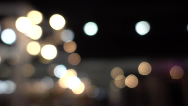 Cercles colorés Arrière-plan vidéo Boucle / / / Les formes circulaires vernies exécutent une danse colorée. arrière-plan de mouvement qui convient parfaitement pour les DVD, événements, clubs et salons .