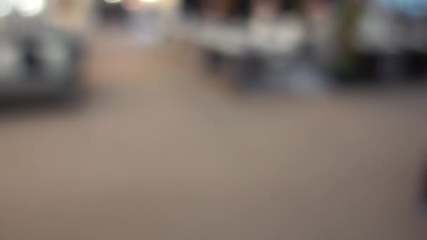 4K Cercles colorés Arrière-plan vidéo Boucle / / / Les formes circulaires vernies exécutent une danse colorée. arrière-plan de mouvement qui convient parfaitement pour les DVD, événements, clubs et salons .