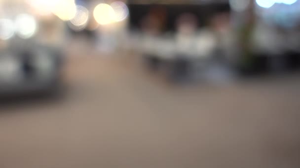 4K Cercles colorés Arrière-plan vidéo Boucle / / / Les formes circulaires vernies exécutent une danse colorée. arrière-plan de mouvement qui convient parfaitement pour les DVD, événements, clubs et salons .