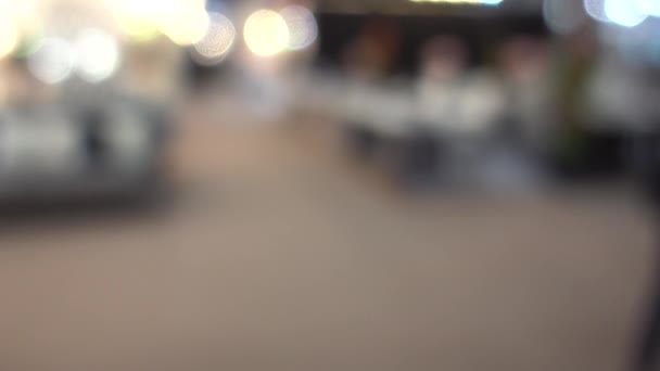 4K Cercles colorés Arrière-plan vidéo Boucle / / / Les formes circulaires vernies exécutent une danse colorée. arrière-plan de mouvement qui convient parfaitement pour les DVD, événements, clubs et salons .