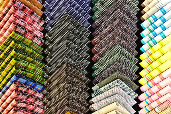 Kolorowe chustki rękodzieła tkanina tło w miękkie światło — Zdjęcie stockowe