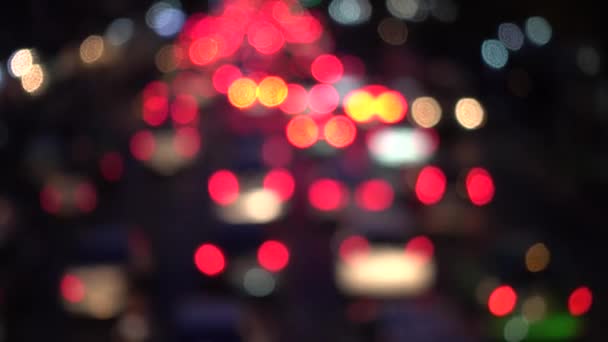 4k Bokeh van lichten van de auto. Op de straat kleurrijke cirkels Video achtergrond lus Glassy nachts voeren circulaire vormen een kleurrijke dans. achtergrond van de beweging die is gewoon perfect geschikt voor evenementen — Stockvideo