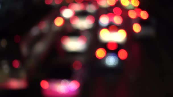 4K Bokeh de luzes de carro. Na rua à noite Círculos coloridos Vídeo Background Loop formas circulares vítreas executar uma dança colorida. fundo movimento que é apenas perfeitamente adequado para eventos — Vídeo de Stock