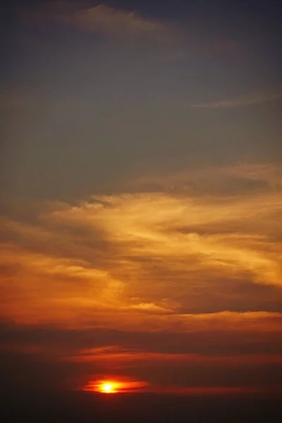 Wolk mooie hemel prachtige zonsondergang natuur zomer buiten — Stockfoto