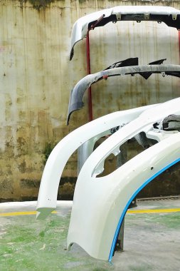 Garaj araba vücut iş oto tamir boya püskürtme sırasında kaza sonrası