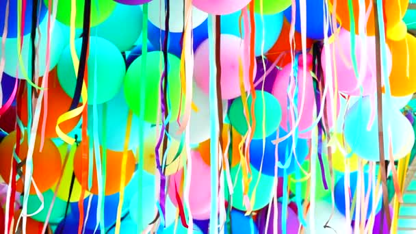 Super Lento Globos Colores Con Cintas — Vídeos de Stock