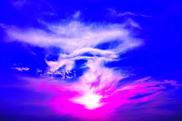 落日暮色的天空云看到美丽的自然抽象和背景 — 图库照片