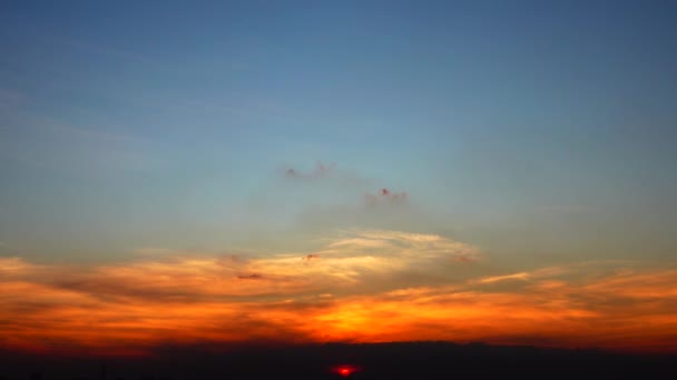 Zonsondergang Twilight Oranje Gele Hemel Blauw Prachtige Paarse Natuur Achtergrond — Stockvideo