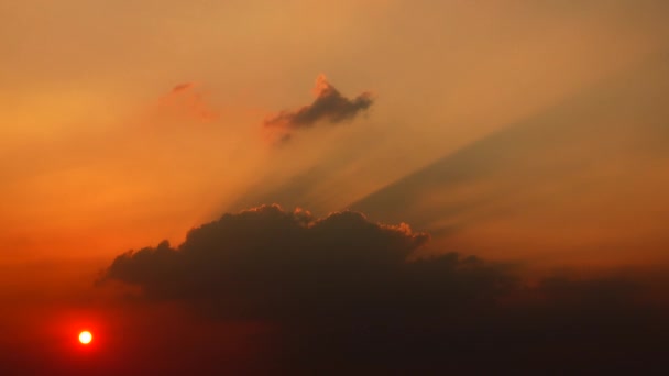 Zonsondergang Twilight Oranje Gele Hemel Blauw Prachtige Paarse Natuur Achtergrond — Stockvideo