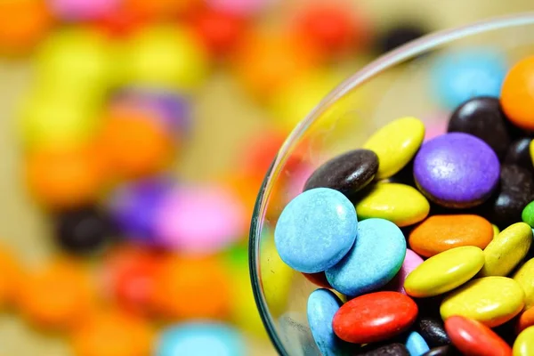 Bunte Süße Schokoladenbonbons Auf Hintergrund — Stockfoto