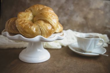 Ay çöreği ve kahve.