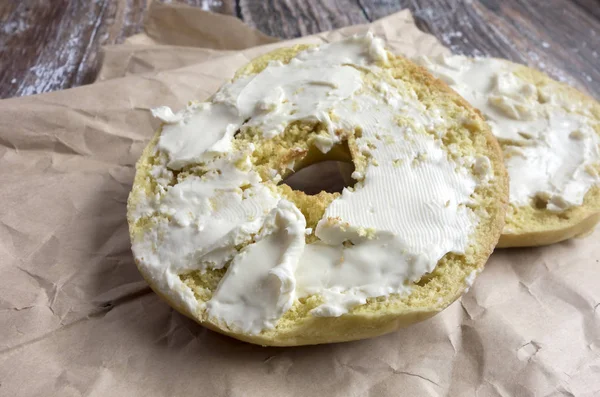 Bagel with Cream Cheese — Stock Photo, Image