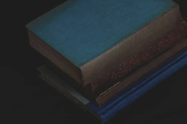 Старые Старинные Книги Тёмном Фоне — стоковое фото