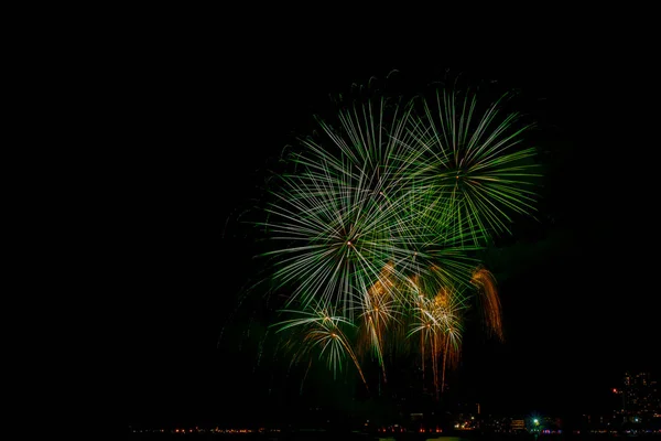 Bela Exibição Fogos Artifício Coloridos Praia Mar Festa Fogos Artifício — Fotografia de Stock