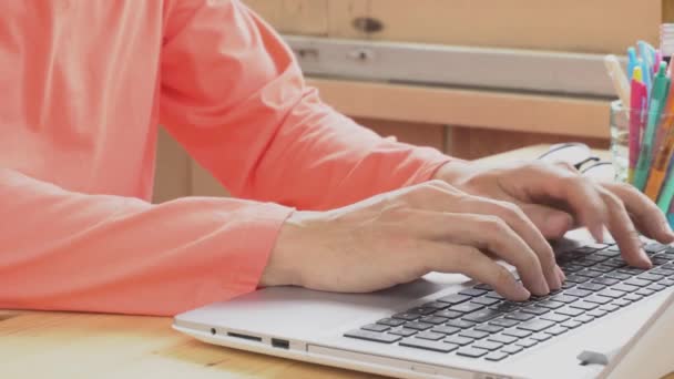 Orange Long Sleeve Shirt Businessman Typing Laptop Keyboard Small Business — Stock Video