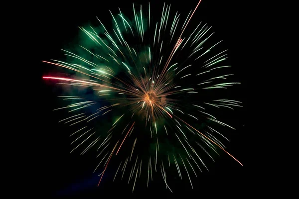 Centro verde laranja fogos de artifício cintilantes fundo na cena da noite — Fotografia de Stock