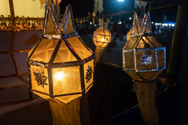 Lanterne gialle a Loi Krathong Festival a Phayao Thailandia — Foto Stock