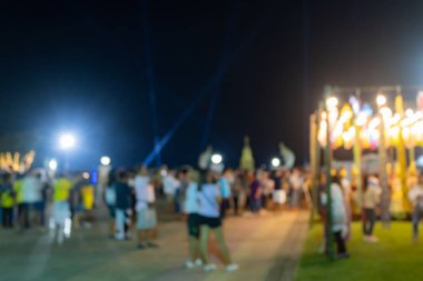 Sarı Bulanık Işıklar ve Bulanık İnsanlar Loi Krathong Festivali Phayao Tayland