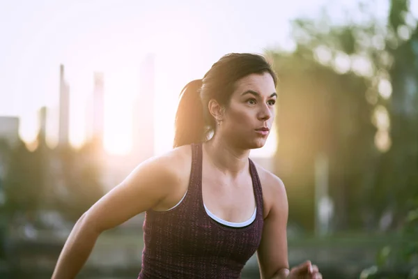 Correr atleta femenina —  Fotos de Stock