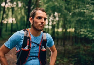 Uygun erkek koşucu sırasında koşu gün için çapraz ülke orman iz yarış bir doğa parkı aittir.