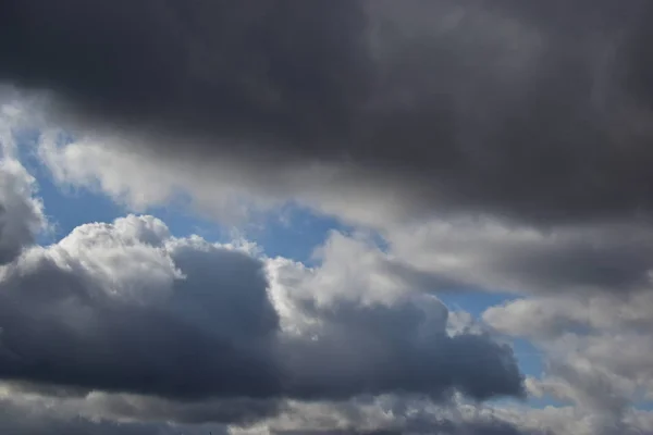 Moln Mot Blå Himmel — Stockfoto