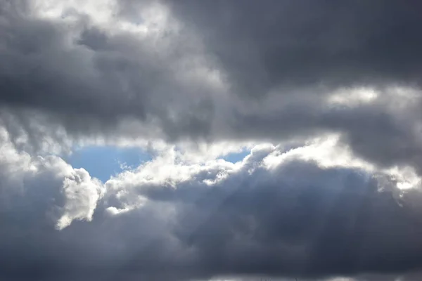 Moln Mot Blå Himmel — Stockfoto