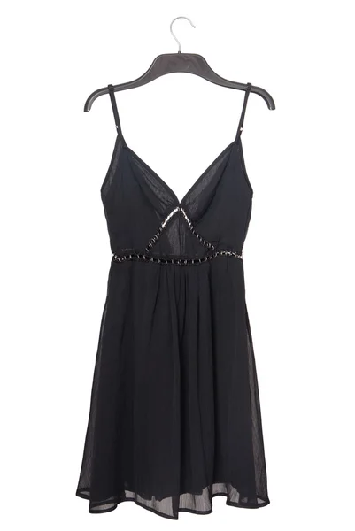 Schwarzes Abendkleid mit Dekor aus Metallringen — Stockfoto