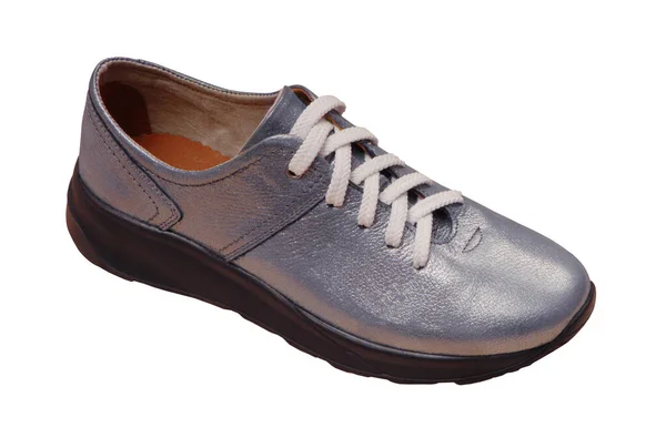 采购产品皮革蓝色的鞋子 闪亮的运动鞋 白色的鞋带 异质灰色的教练 时髦的靴子 孤立的运动鞋 时髦的运动鞋 银色的靴子是在白色的背景 — 图库照片