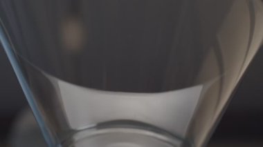 Boş cam kaseyi kapat, alt görünüm. 