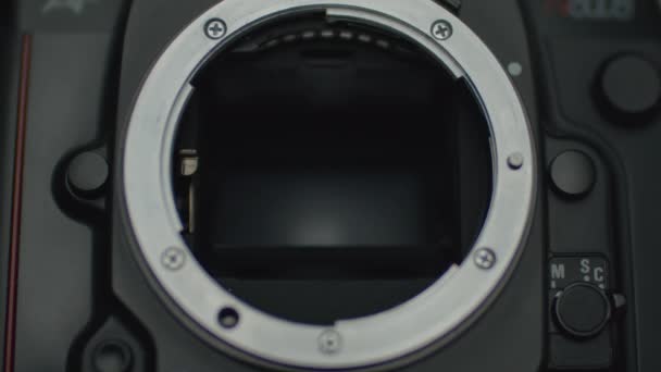 Close up of working camera shutter. Camera shutter blades opening and closing in slow motion. — Stock Video